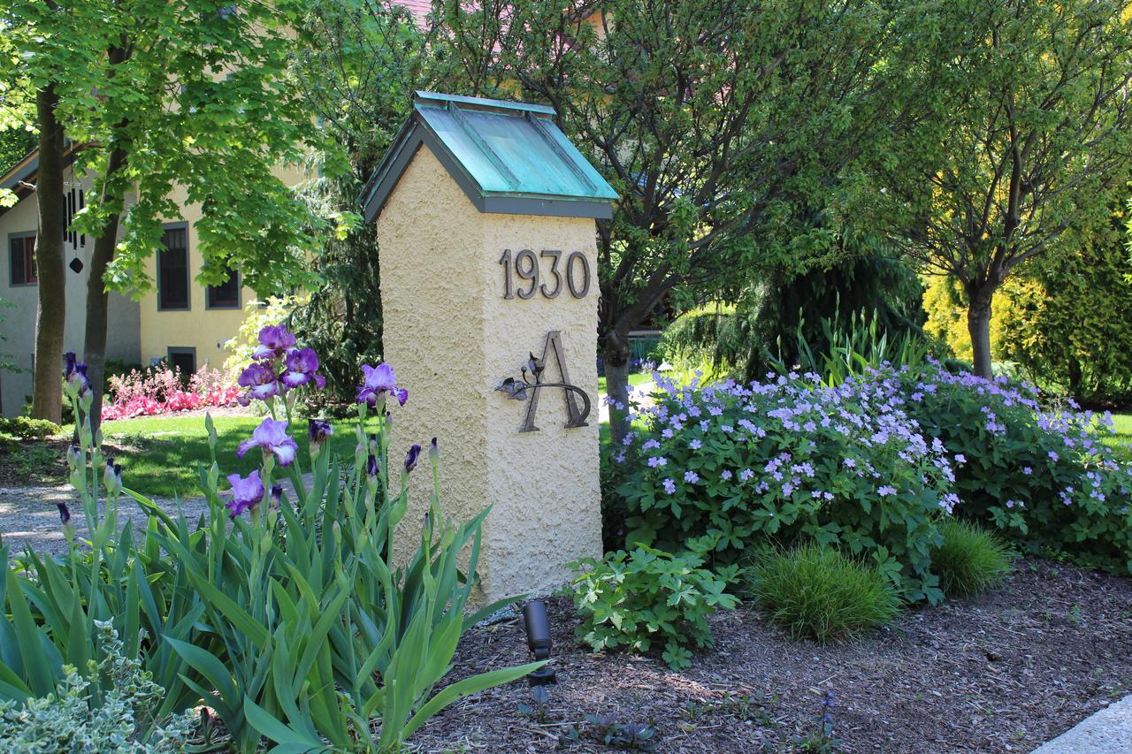 Avalyn Garden Bed And Breakfast Ann Arbor Esterno foto